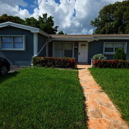 The Vacay Inn Lauderdale Lakes Εξωτερικό φωτογραφία